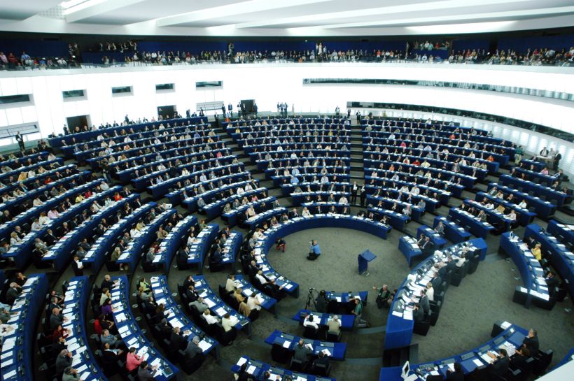 Anche gli italiani sono pronti a recarsi alle urne per eleggere il Parlamento europeo, l'organo...