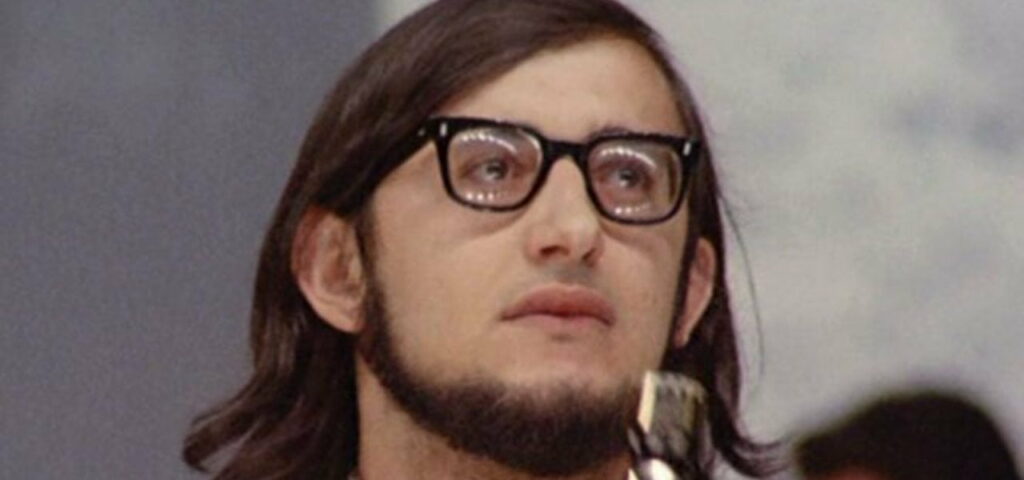 Augusto Daolio è stato per molti anni il cuore e l'anima dei Nomadi. Con il soprannome "Il vagabondo...