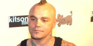 Il cantante e frontman dei Crazy Town, Shifty Shellshock, all'anagrafe Seth Brooks Binzer, è stato...