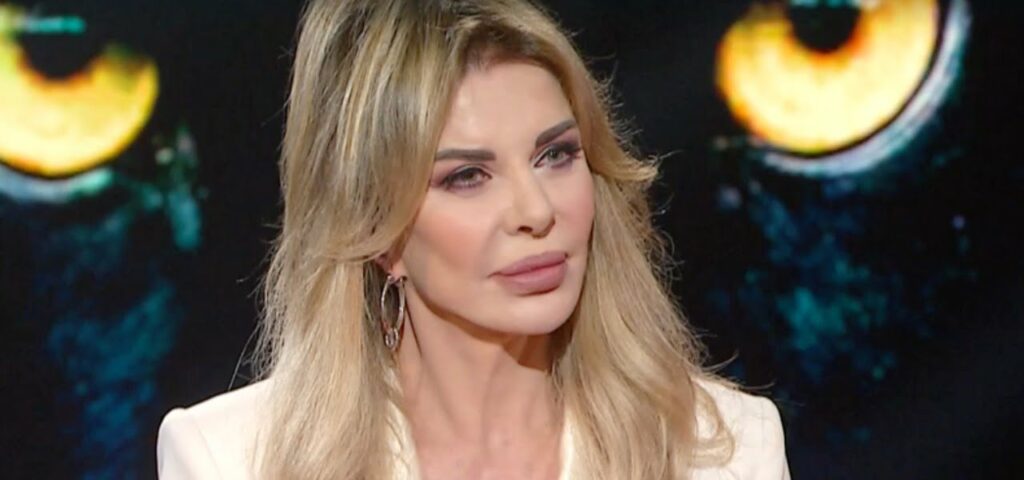 Alba Parietti è una figura ben nota nel mondo dello spettacolo, particolarmente per i suoi esordi...