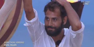 Aras Senol, l'attore turco noto per il ruolo di Cetin nella soap opera "Terra Amara", ha trionfato...