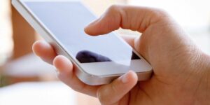 Come recognizare il mignolo da smartphone e altri problemi derivati dall’uso eccessivo del dispositivo