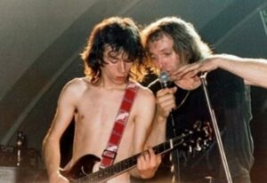 Esistono legami che vanno oltre il sangue, legami che vanno al di là della vita stessa. È il caso di...