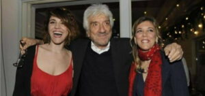 Il mistero di Gigi Proietti: la scomparsa dell’attore e showman e il ricordo della moglie Sagitta Alter e delle figlie Susanna e Carlotta