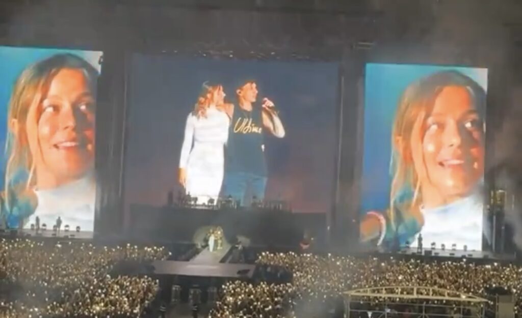 Ultimo annuncia con gioia l’arrivo del loro primo figlio dalla fidanzata Jacqueline