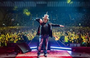 Zucchero "Sugar" Fornaciari sarà sul palco dello Stadio San Siro domani sera per l'ultima data del...