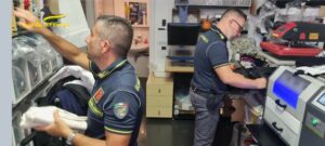 Scoperta a Pavia una stamperia clandestina di marchi contraffatti da parte della Guardia di Finanza