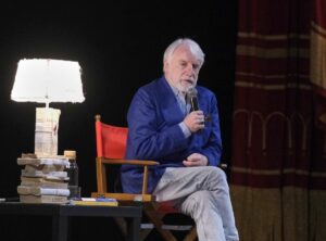 Paolo Crepet in tour: “Dobbiamo trovare speranza per combattere l’anestesia dell’anima”