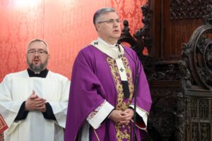 A Palermo si è celebrato il funerale di Vincenzo Agostino nella Cattedrale, con la presenza del...