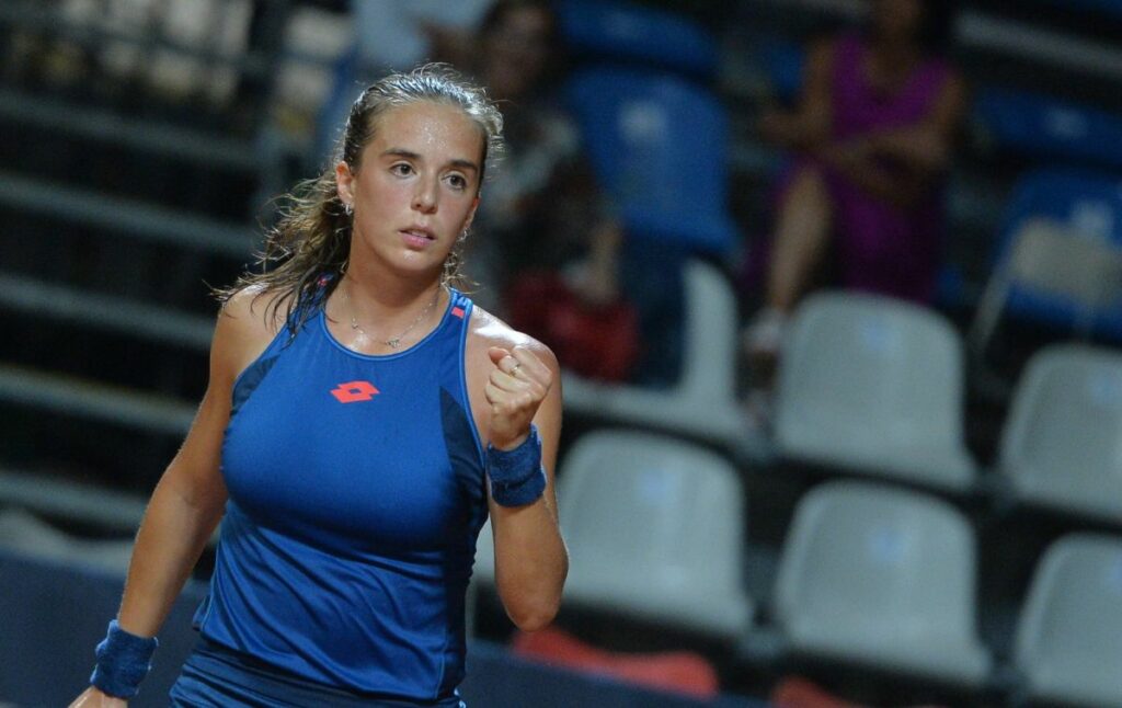 A Palermo, Lucia Bronzetti ha fatto tremare il Country Time Club, conquistando l'accesso al secondo...