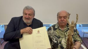 Lino Banfi riceve il premio “Radici di Puglia” da Emiliano
