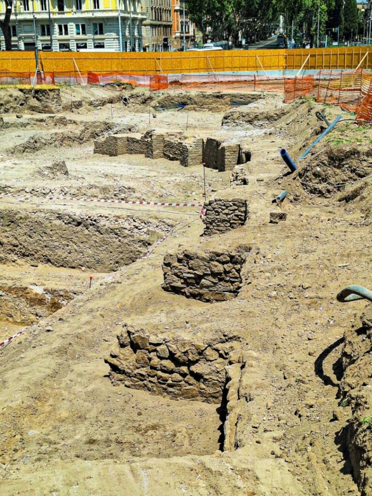 Mura medievali del Patriarchio emergono dagli scavi a S.G. Laterano a Roma