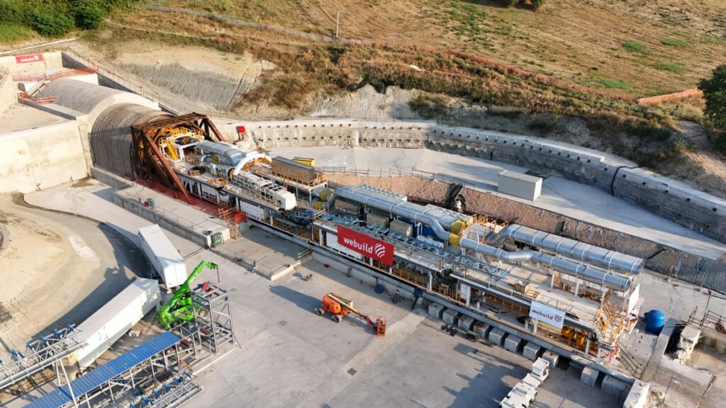 APICE (BENEVENTO) (ITALPRESS) - I lavori di tre TBM per la realizzazione dei nuovi tunnel delle...