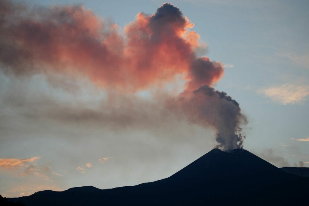 La fontana di lava sull’Etna si è esaurita, si prospetta una graduale riapertura dell’aeroporto di Catania