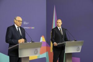Gli ex ministri del governo laburista Chris Fearne ed Edward Scicluna sono stati accusati di reati...