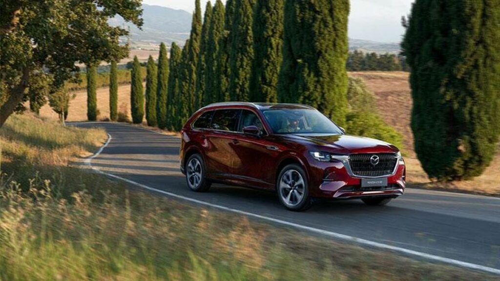 La nuova Mazda CX-80 sta per intraprendere un tour estivo nei saloni ufficiali dei concessionari...