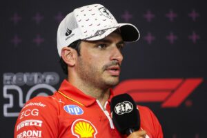 Carlos Sainz, pilota spagnolo della Scuderia Ferrari SF-24, è ritratto durante il Gran Premio di...