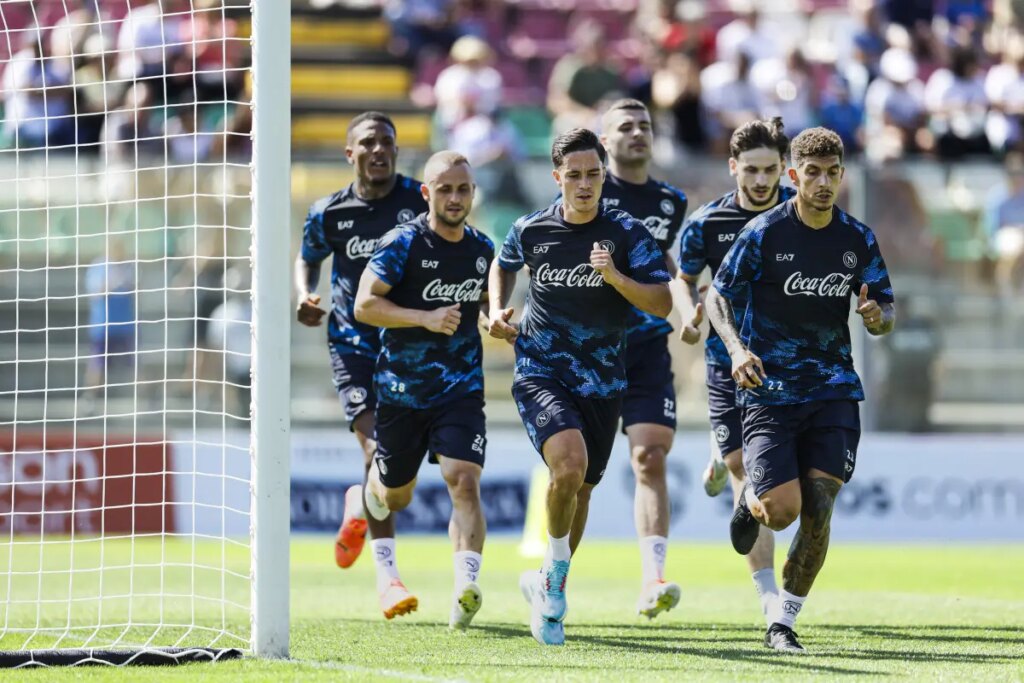 Durante il ritiro precampionato del SSC Napoli 2024-25 a Castel Di Sangro, Abruzzo, Italia, abbiamo...