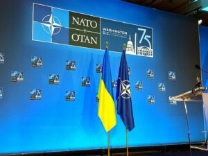 Vertice Nato rafforza il sostegno a Kiev, mentre la Russia fa temere il ritorno della guerra fredda