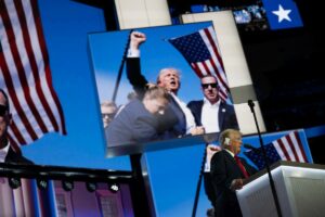 Il titolo potrebbe essere: “Che cosa succederà alla democrazia americana ora che Dio è con Trump e i MAGA?”