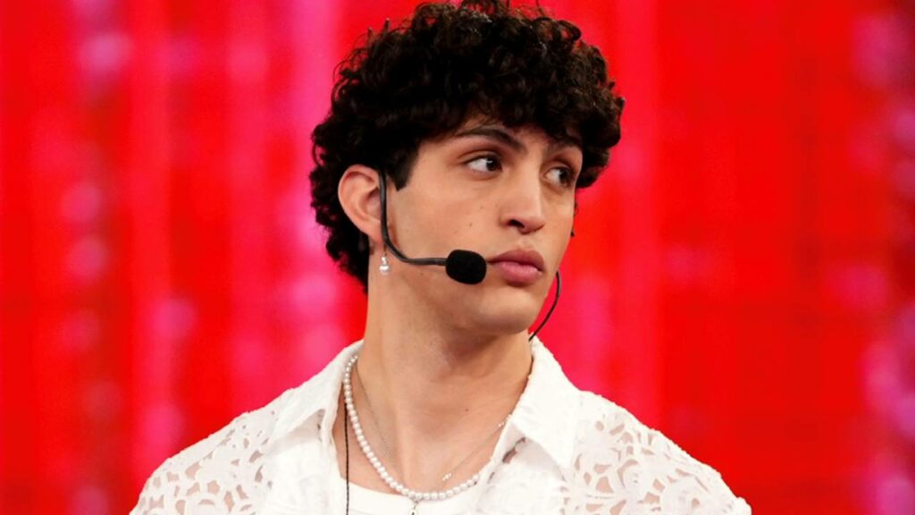 Rossofuoco ha ottenuto non solo dischi di platino, ma anche l'amore tra i banchi della scuola di...