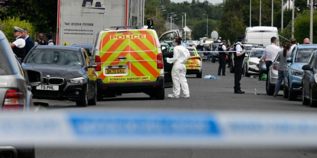 L'attacco di un diciassettenne a Southport ha causato due morti e undici feriti, sei dei quali in...