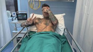 Fedez lancia pungenti frecciatine a Chiara Ferragni, poi le cancella