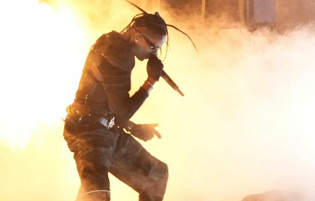 Travis Scott infiamma Milano con un concerto da urlo seguito da 73 mila fan