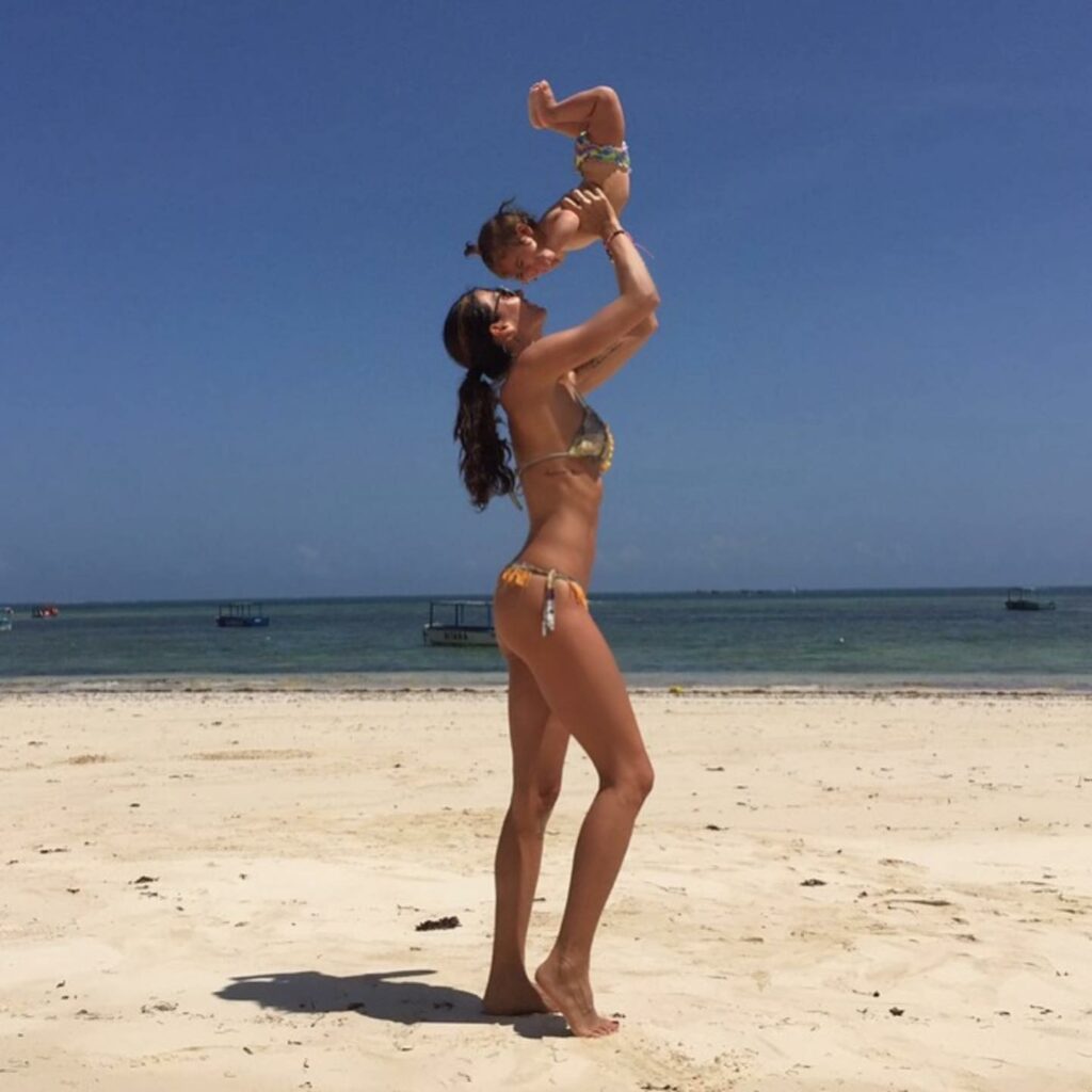 Elisabetta Gregoraci, Auguri piccola peste 5 anni di te .. Ginevra del mio cuore   .. rimetto la foto … su Instagram stupisce i suoi fan