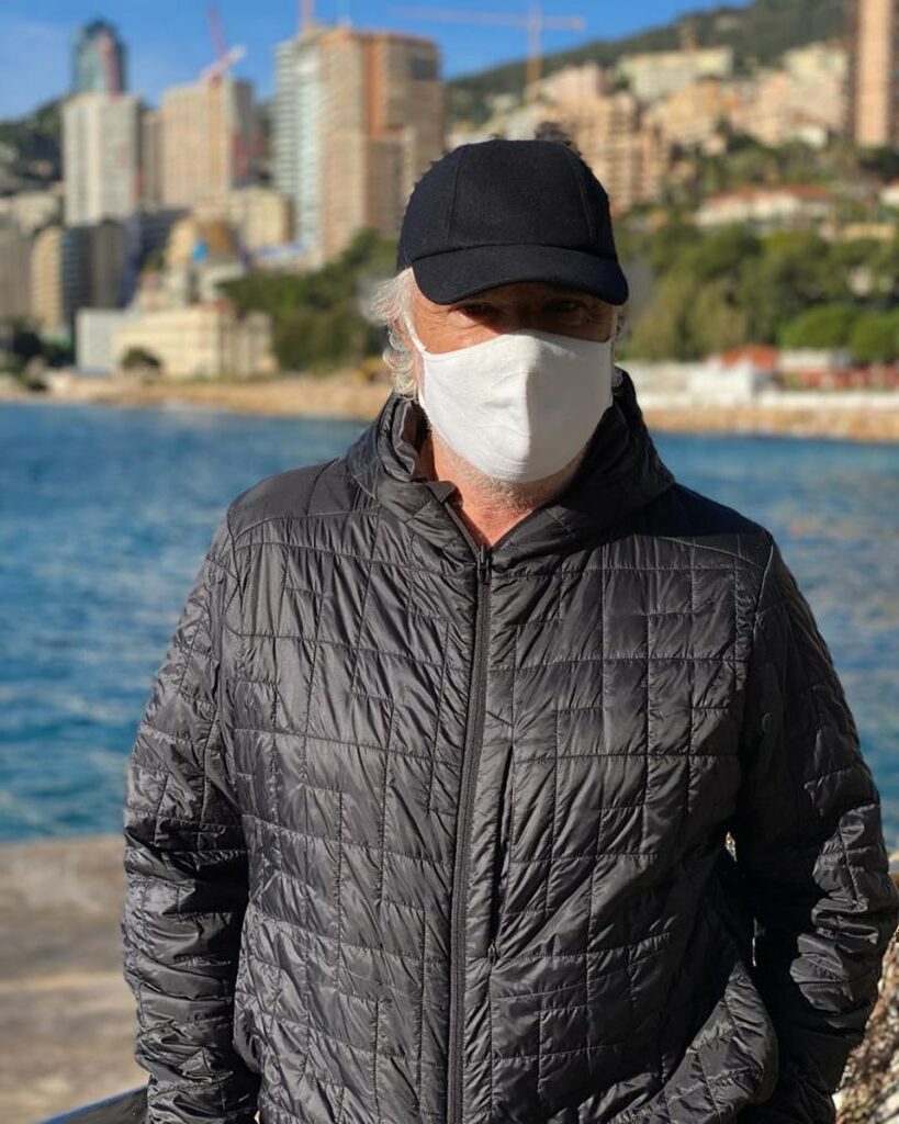 Flavio Briatore, La mia power walk mattutina.. buona giornata a tutti!… su Instagram per i suoi fan