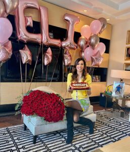 Se c'è una cosa che Elisabetta Gregoraci sa fare alla perfezione, è sicuramente tenere alta...