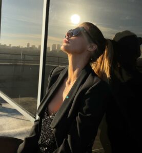 Elisabetta Canalis, la regina italiana dell'ironia e della simpatia, una vera e propria icona dello...