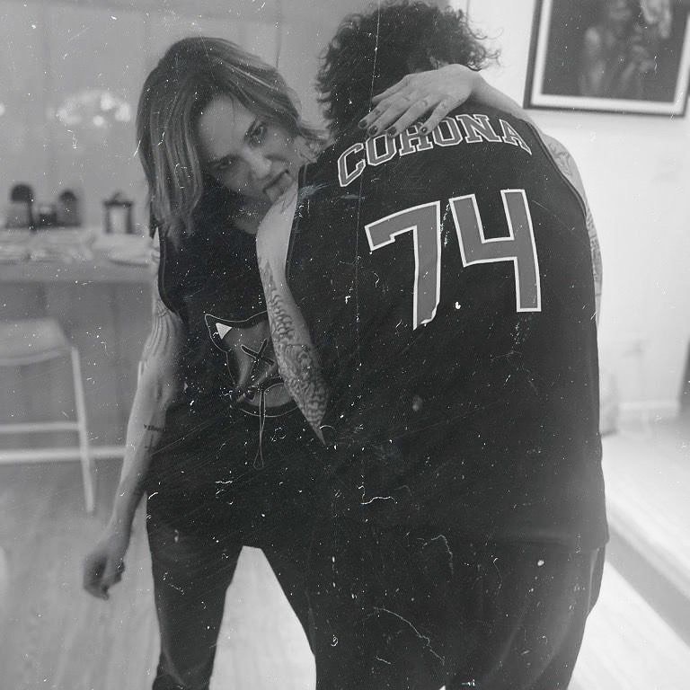 Fabrizio Corona LECCATEVI LE DITA . DOMANI 15.30 SIAMO ON LINE DI NUOVO ....