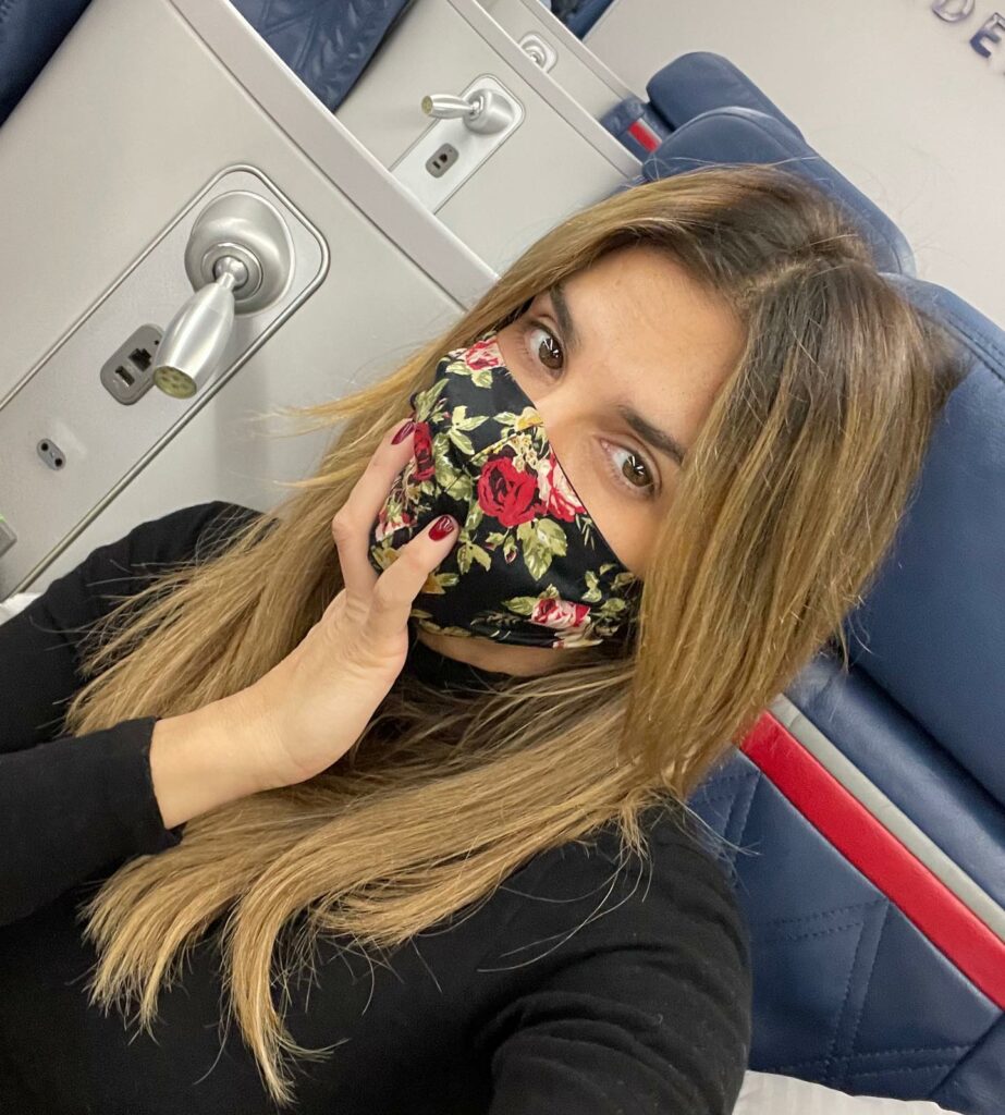 Elisabetta Canalis, La soddisfazione dell’ass. di volo che dice trash in faccia a tutti  noi passegg… su Instagram incanta i suoi fan