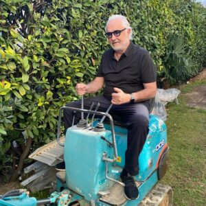 Cari amici, oggi parleremo di un personaggio che ha fatto parlare di sé per anni, sia per le sue...