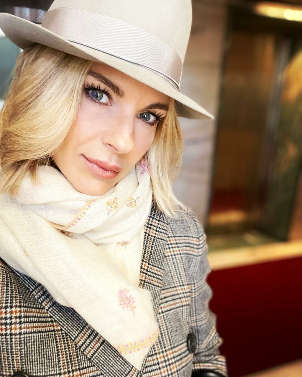 Martina Colombari, Ora mi maschero …. tranquilli !… su Instagram delizia i suoi fan