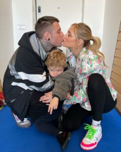 Fedez, il famoso rapper e giudice di X Factor, ha una personalità unica che lo rende amato da molti...