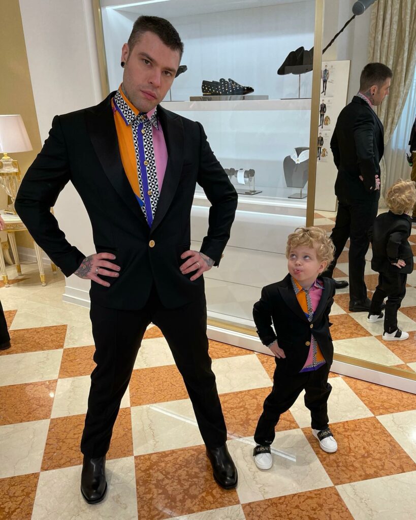 Fedez, Vorrei solo sapere se sei orgoglioso di papà… su Instagram incanta i suoi fan