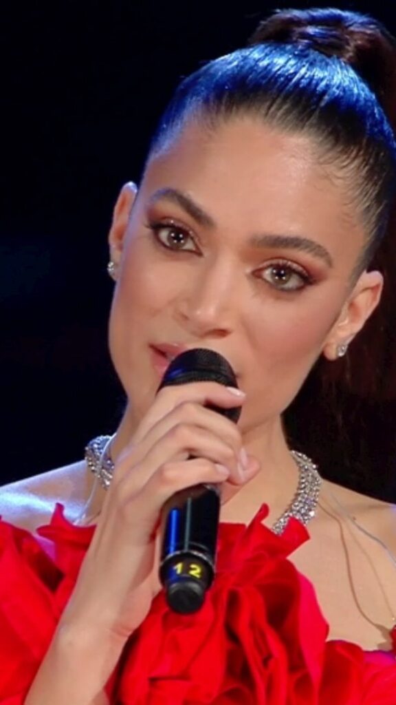 Elodie, … su Instagram saluta i suoi fan