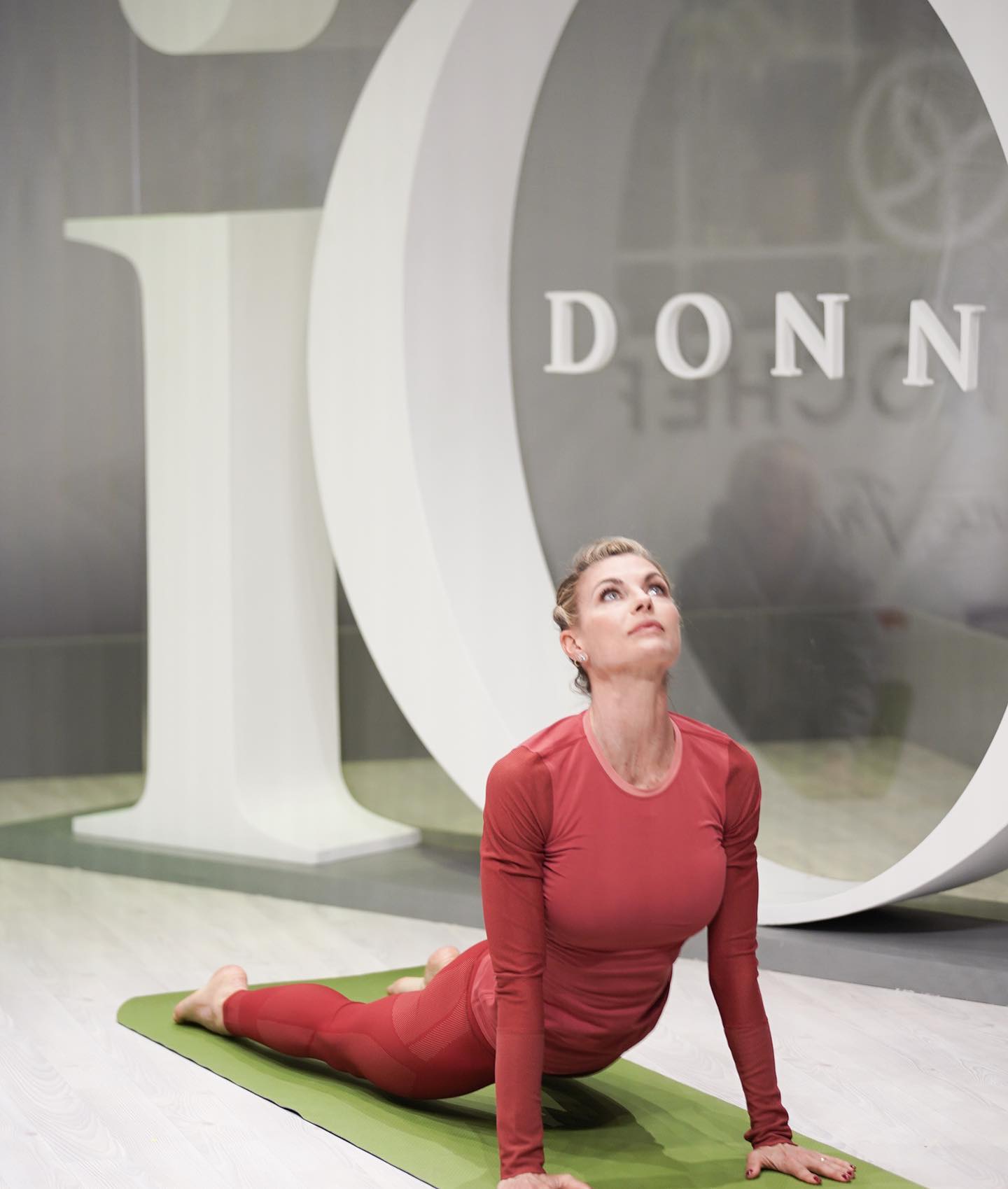 Martina Colombari Onoro il luogo in me, che e’ amore, verità, luce e pace....