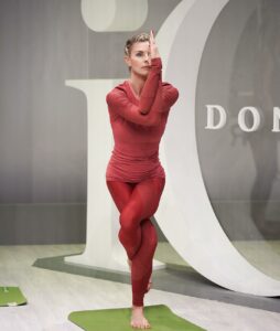 Martina Colombari, Onoro il luogo in me, che e’ amore, verità, luce e pace…. su Instagram per i suoi fan