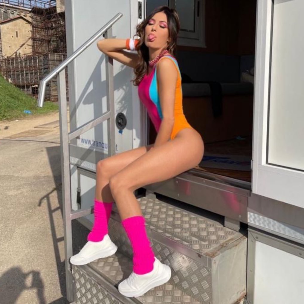 Elisabetta Gregoraci A jump into ‘80 ! I love this picture...