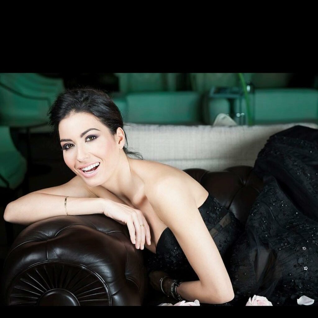 Elisabetta Gregoraci, Dobbiamo  essere fiere ogni giorno di come siamo, delle nostre debolezze e fragi… su Instagram per i suoi fan