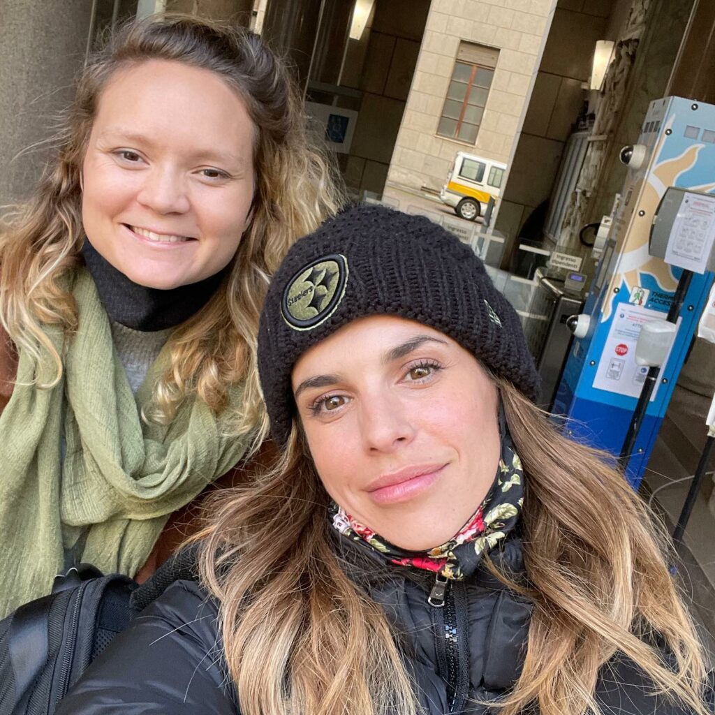 Elisabetta Canalis, Waiting for you, traveling this world surrounded by the love of the most importa… su Instagram per i suoi fan