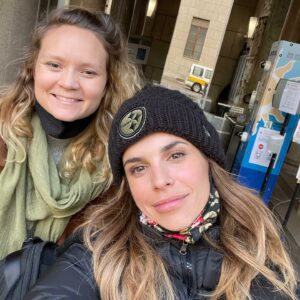 Ah, Elisabetta Canalis, la regina italiana dell'ironia e della bellezza mediterranea. Con il suo...