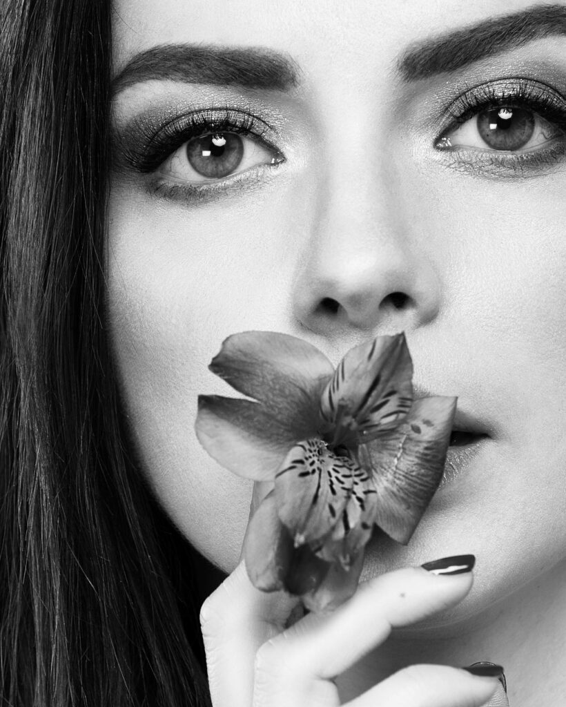 Annalisa, A volte mi chiedo come sia possibile che la nostra vita sia cambiata così tanto … su Instagram incanta i suoi fan