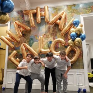 Vi presento la regina del gossip, la regina delle passerelle, la regina del ridicolo... Elisabetta...