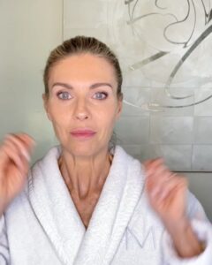 Martina Colombari, 4 è il numero perfetto! Perché l’Acqua Micellare, il Tonico, la Maschera Intensi… su Instagram saluta i suoi fan