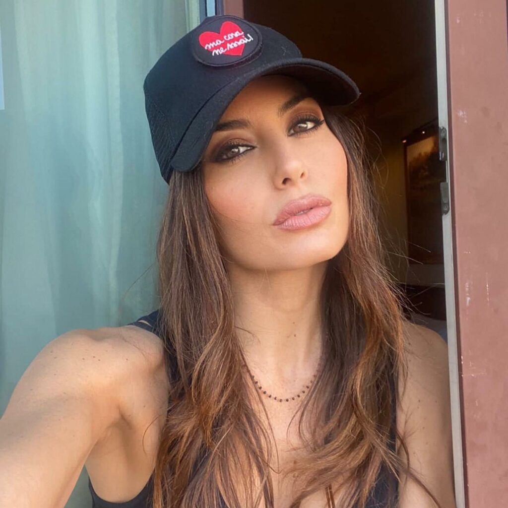 Elisabetta Gregoraci, icona di stile e bellezza incantevole, ha conquistato il cuore degli italiani...