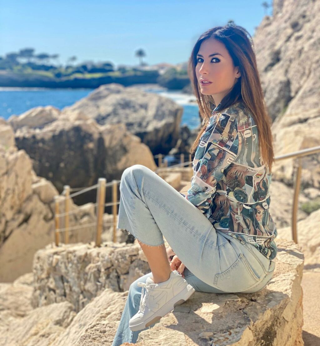 Elisabetta Gregoraci, la regina del gossip e delle passerelle, conquista tutti con il suo sorriso...